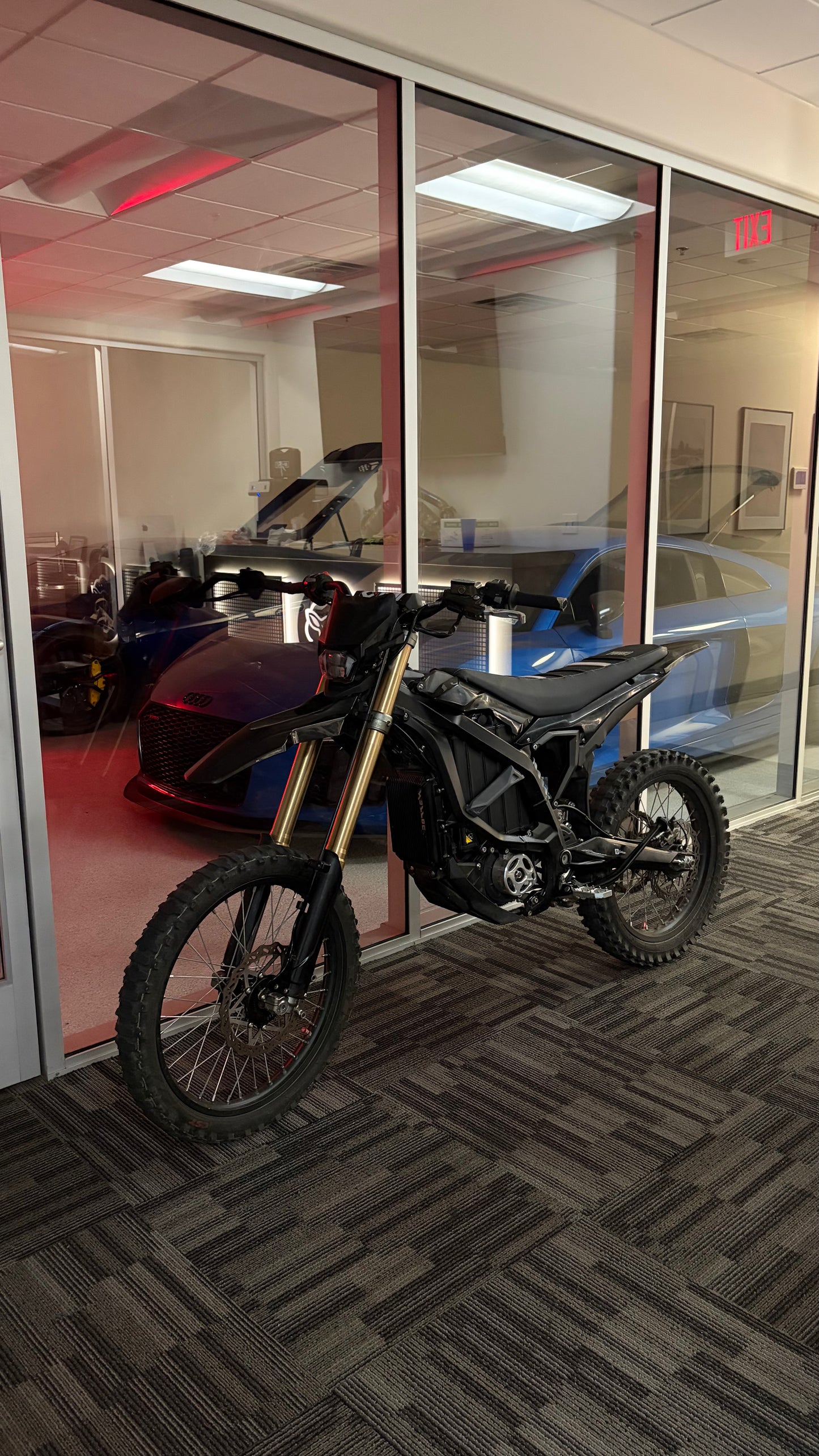 2025 SURRON ULTRA BEE - 21KW MIDNIGHT CARBON