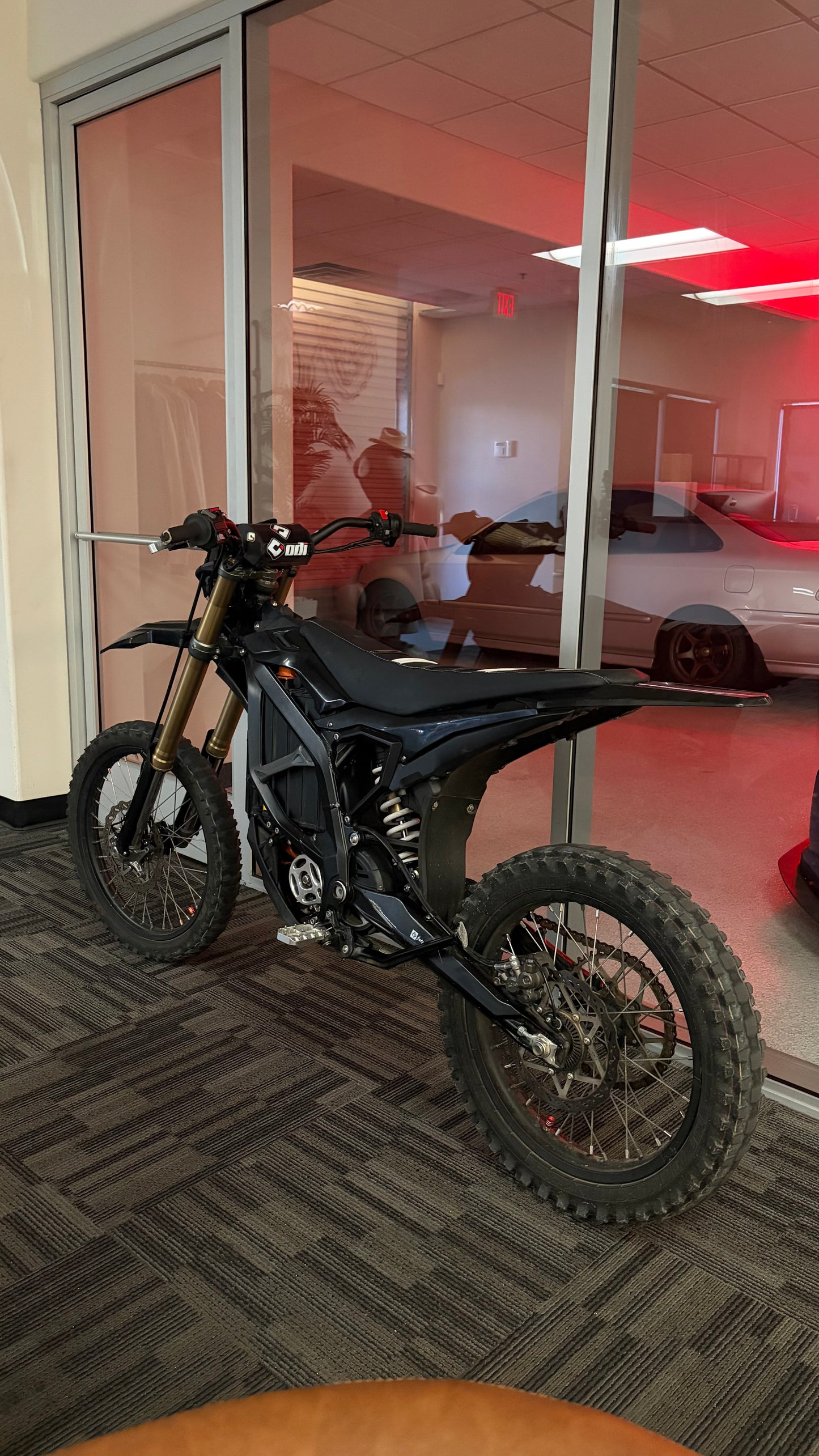2025 SURRON ULTRA BEE - 21KW MIDNIGHT CARBON